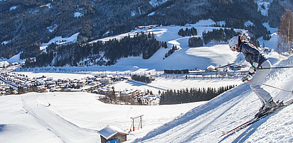 Skifahrerinnen im Sillian Skigebiet beim Spothotel Sillian in Osttirol