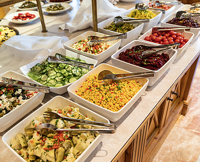 das Salatbuffet im Speisesaal im Sporthotel Sillian im Hochpustertal in Osttirol